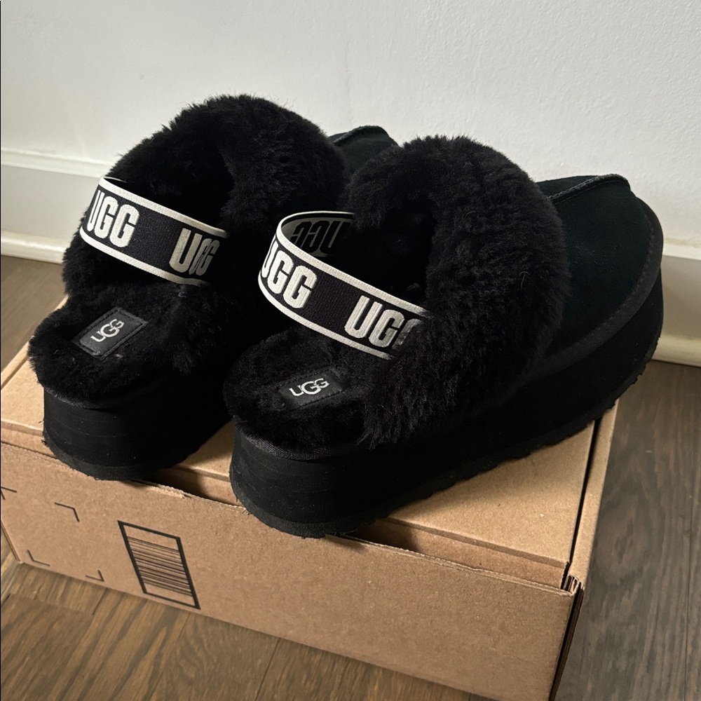 UGG Funkette Platform Slippers